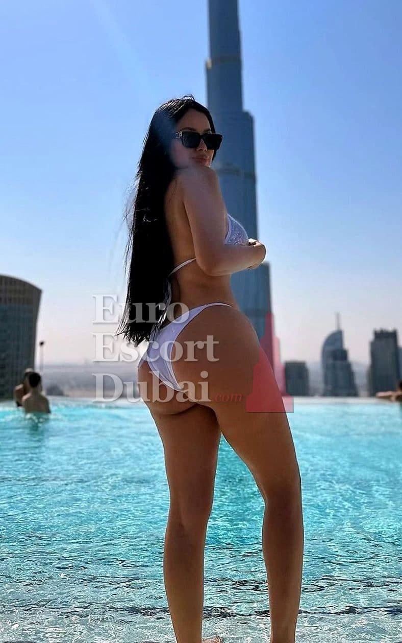 Rosalie, 26, escort in Dubai — brown hair, 166 cm (photo 1 of 7)