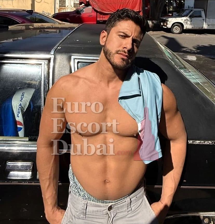 Mateo, 30, escort in Abu Dhabi — 173 cm, black hair (photo 12 of 13)