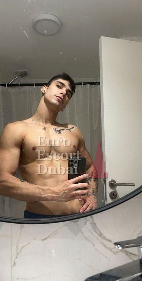 Pablo, 27, escort in Abu Dhabi — 178 cm, black hair (photo 4 of 5)