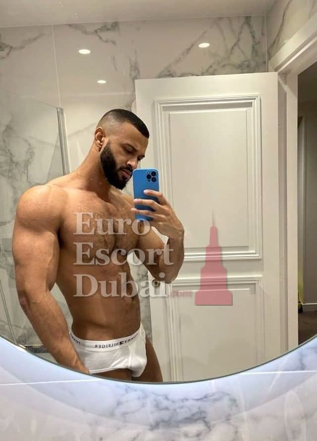 Emil, 29, escort in Dubai — black hair, 185 cm (photo 5 of 6)