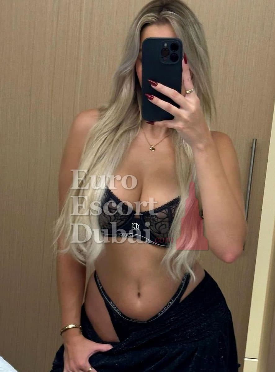 Masha, 25, escort in Dubai — 170 cm, blonde hair (photo 2 of 8)