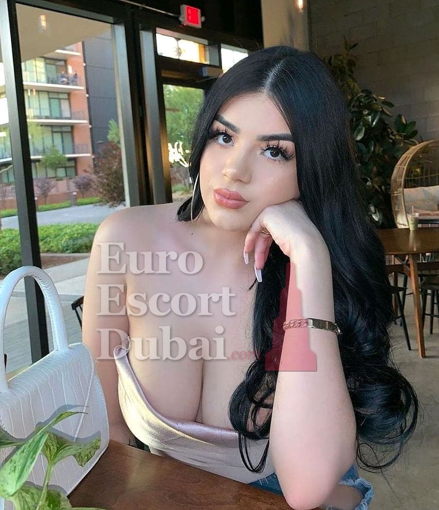 Lubna, 28, escort in Ras Al Khaimah — black hair, Emirati (photo 1 of 4)