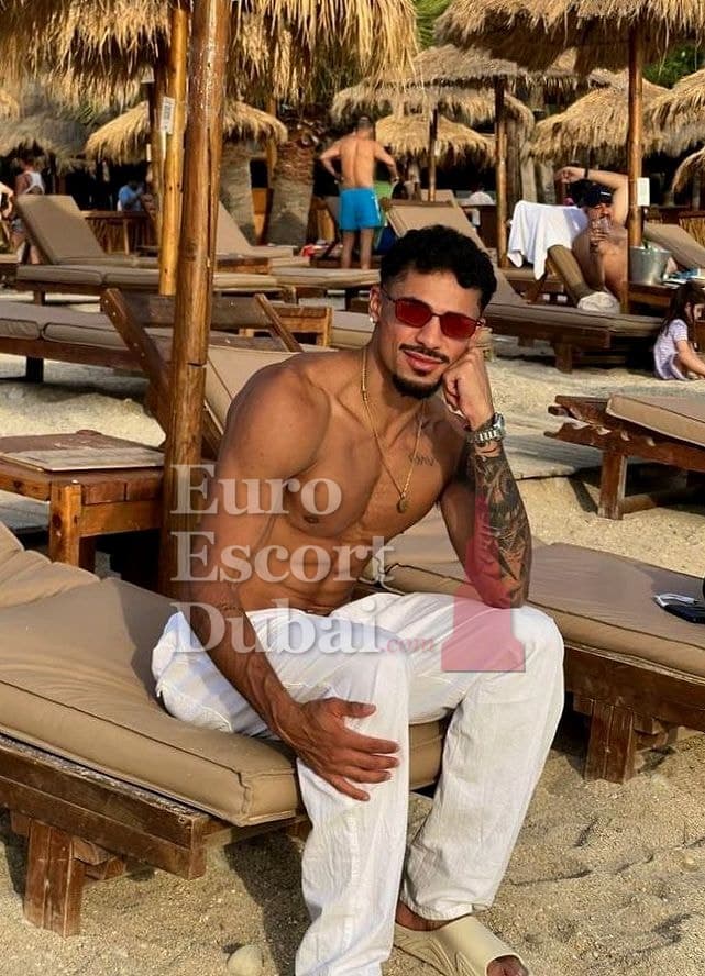 Dev, 26, escort in Dubai — 183 cm, black hair (photo 2 of 13)
