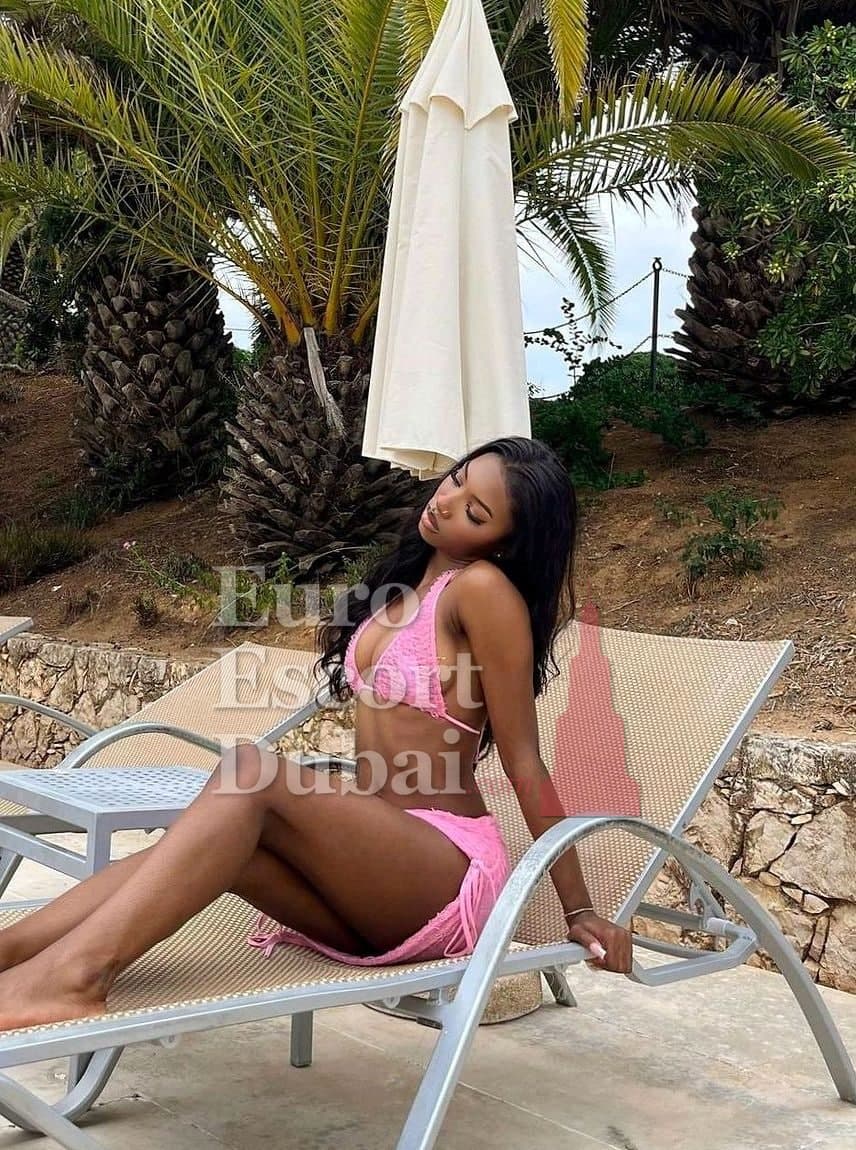 Yasmin, 26, escort in Dubai — Emirati, 180 cm (photo 2 of 5)
