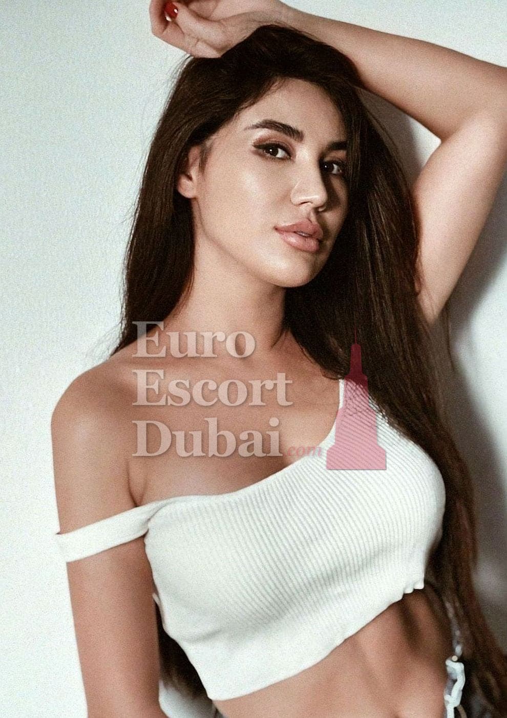Viola, 33, escort in Dubai — 170 cm, brown hair (photo 3 of 13)
