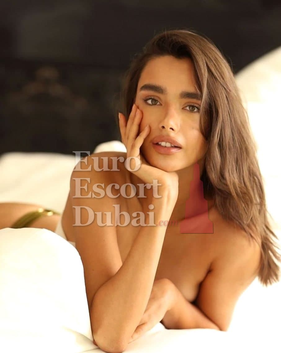 Silke, 26, escort in Dubai — brown hair, 170 cm (photo 1 of 6)