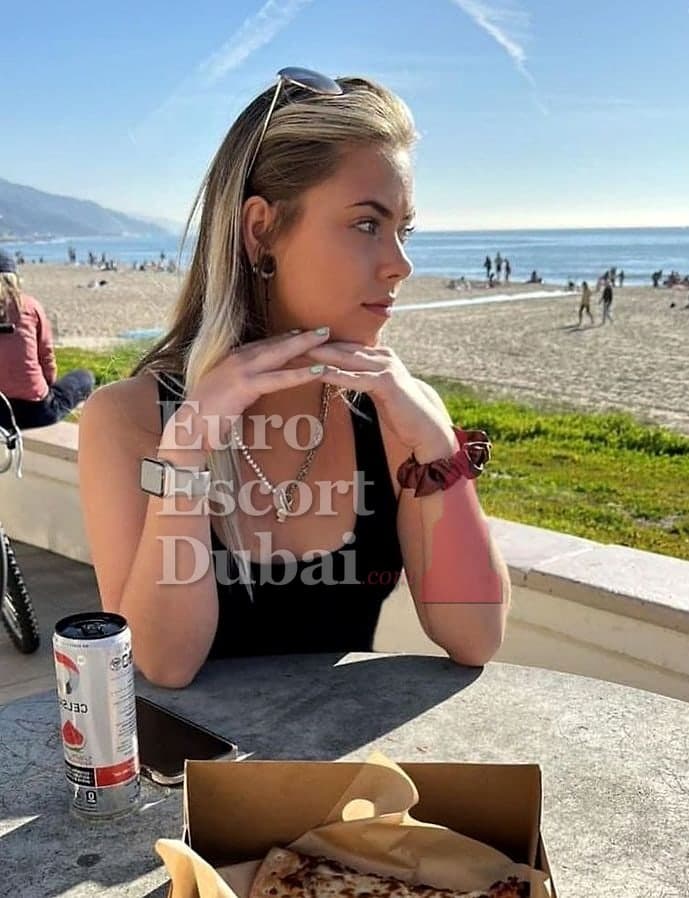Elsie, 25, escort in Dubai — brown hair, 173 cm (photo 3 of 4)