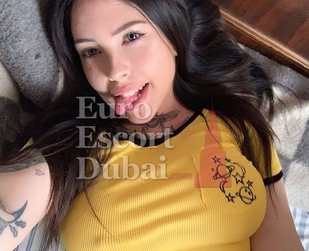 Signe, 28, escort in Dubai — 170 cm, black hair (photo 2 of 5)
