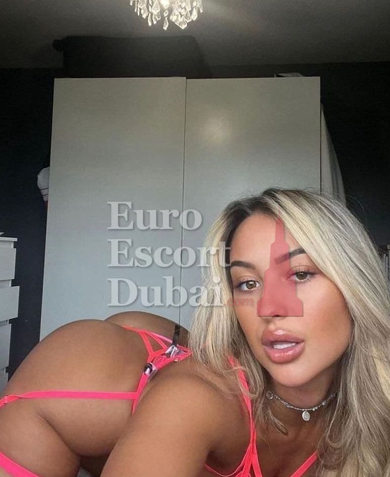 Indah, 25, escort in Dubai — blonde hair, Indonesian (photo 4 of 5)