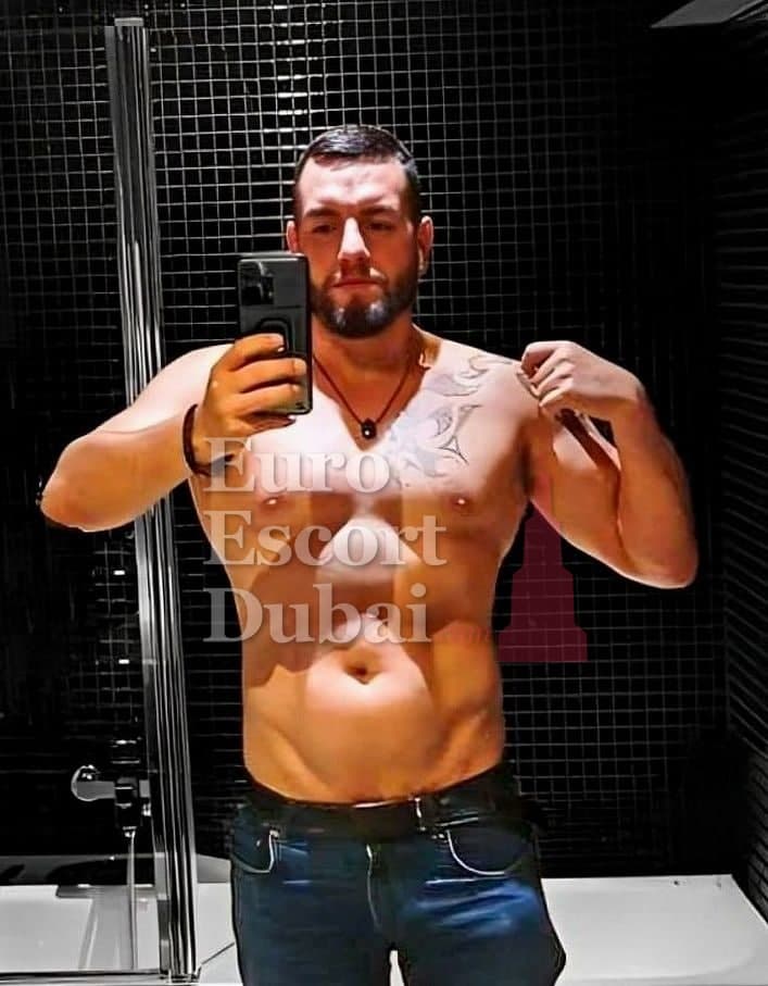 Erik, 29, escort in Dubai — black hair, 178 cm (photo 1 of 4)
