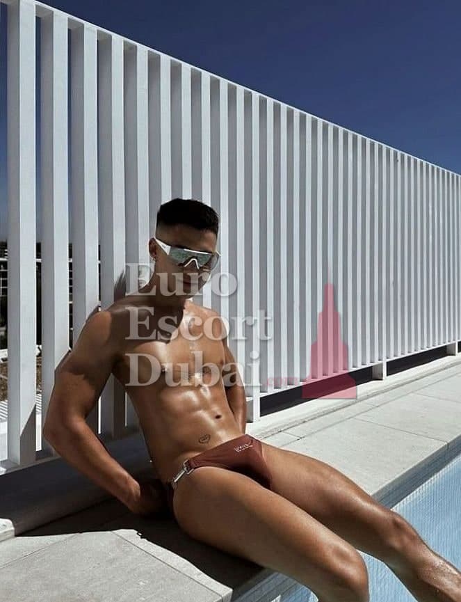 Tai, 24, escort in Dubai — 173 cm, black hair (photo 2 of 8)