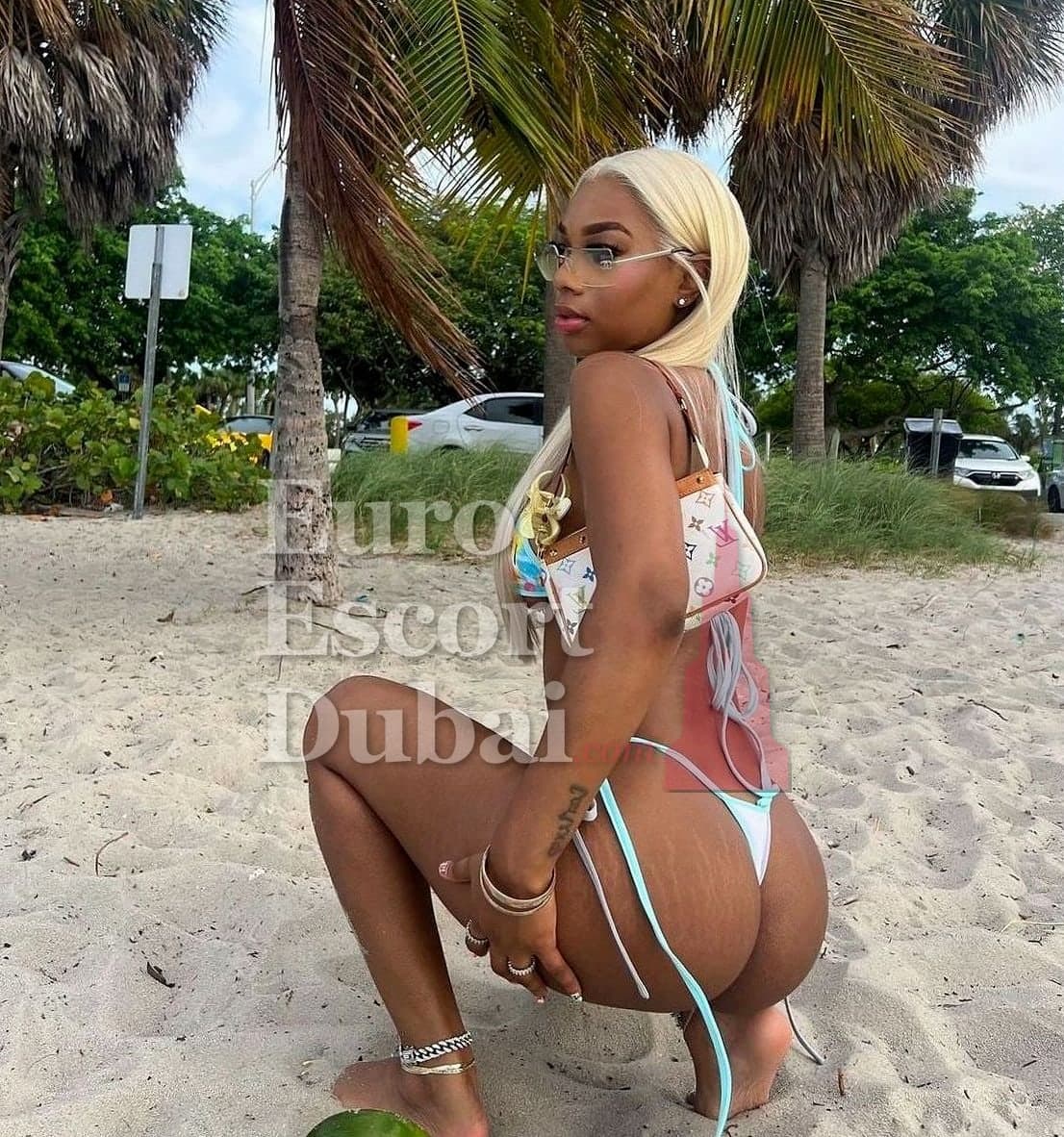 Obioma, 25, escort in Dubai — 172 cm, black hair (photo 2 of 4)