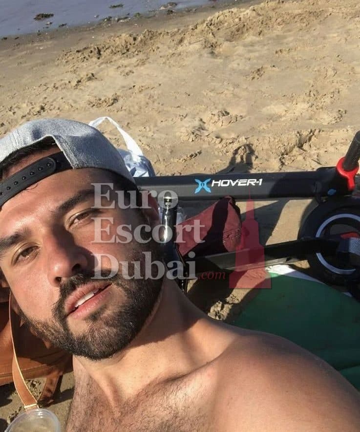 Daniel, 33, escort in Dubai — black hair, 188 cm (photo 9 of 10)