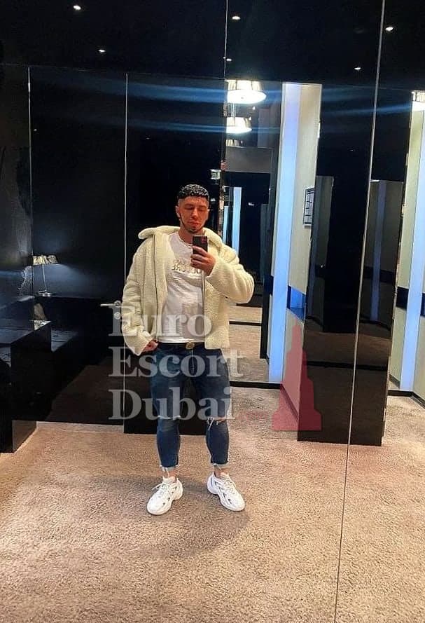 Mustafa, 28, escort in Dubai — black hair, 185 cm (photo 13 of 13)