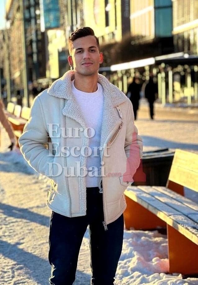Tomas, 28, escort in Abu Dhabi — 178 cm, brown hair (photo 6 of 10)