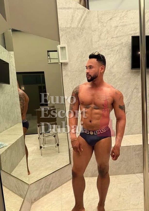 Vlad, 28, escort in Dubai — 180 cm, black hair (photo 6 of 13)