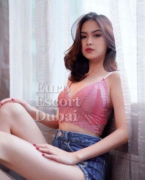 Nhung, 25, escort in Dubai — 165 cm, brown hair (photo 3 of 4)