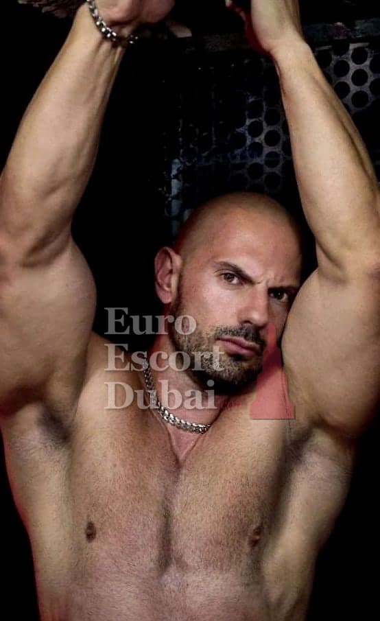 Zane, 38, escort in Dubai — black hair, 178 cm (photo 9 of 11)