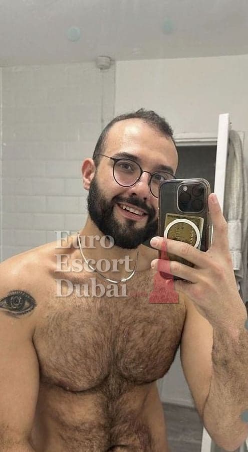 Daniel, 33, escort in Dubai — black hair, 188 cm (photo 7 of 10)