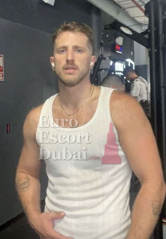 Amin, 32, escort in Dubai — brown hair, 185 cm (photo 3 of 5)