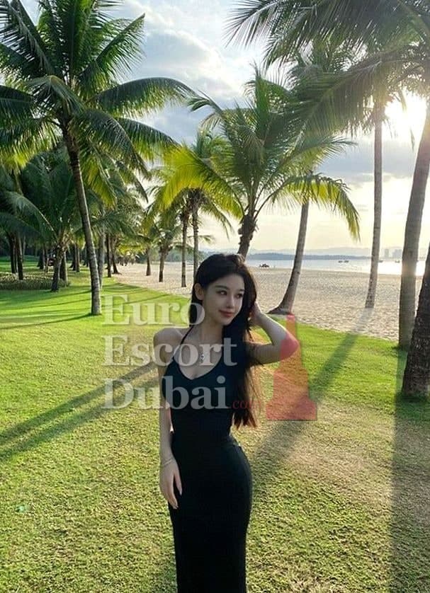 Qian, 25, escort in Dubai — 170 cm, black hair (photo 2 of 4)
