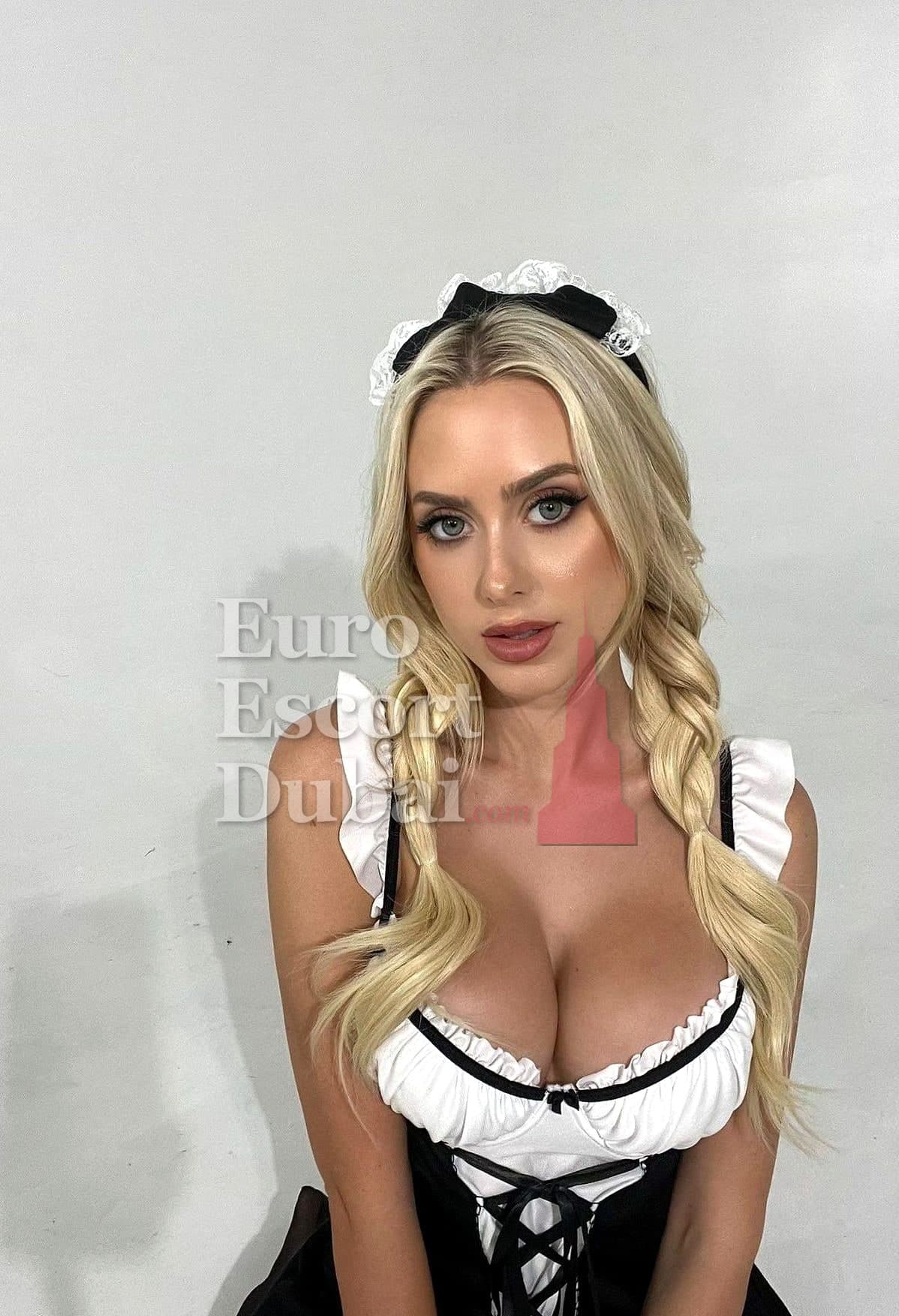 Josiane, 27, escort in Dubai — blonde hair, 168 cm (photo 7 of 10)