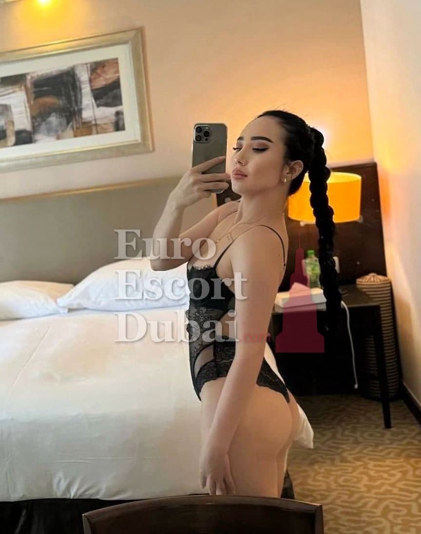 Suda, 31, escort in Dubai — black hair, 170 cm (photo 7 of 9)