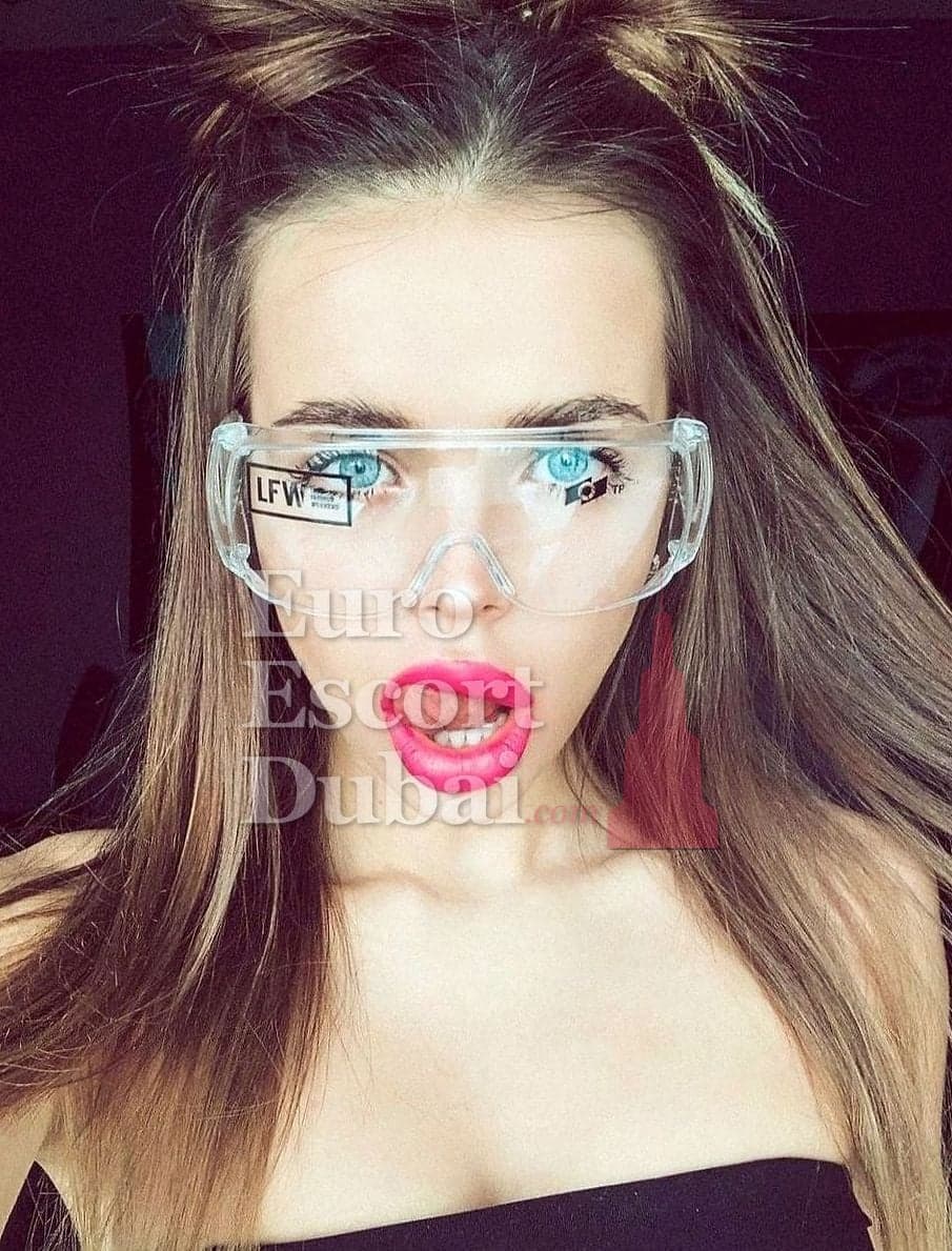 Maggie, 23, escort in Dubai — French, 168 cm (photo 5 of 6)