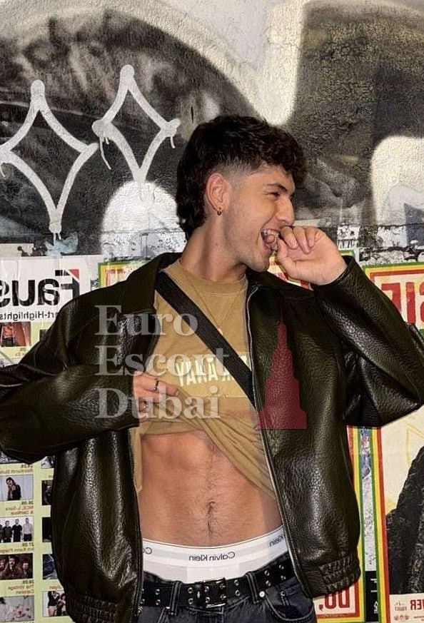 Mason, 22, escort in Dubai — 185 cm, black hair (photo 6 of 7)