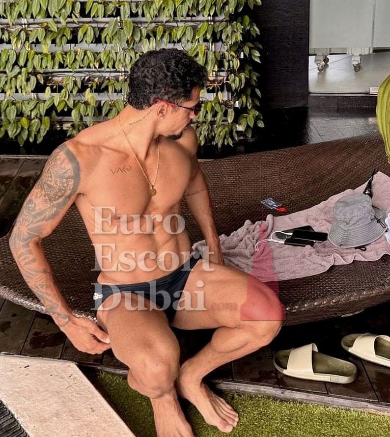 Dev, 26, escort in Dubai — black hair, 183 cm (photo 13 of 13)