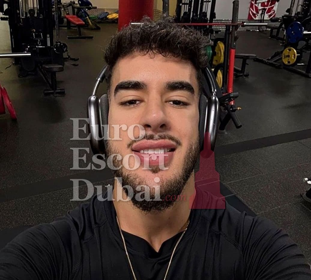 Blake, 24, escort in Dubai — 185 cm, blonde hair (photo 12 of 13)