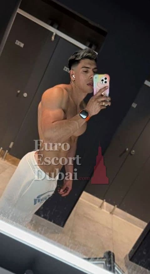Oleg, 28, escort in Dubai — 185 cm, black hair (photo 4 of 13)