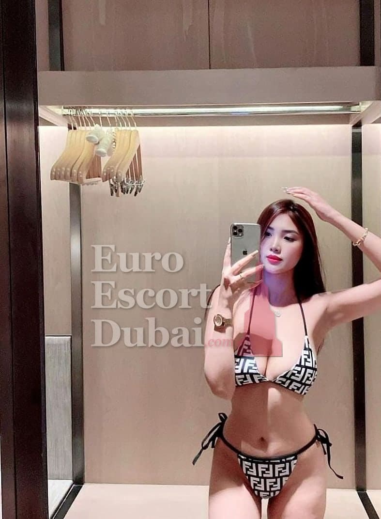 Hua, 23, escort in Dubai — black hair, 165 cm (photo 5 of 5)