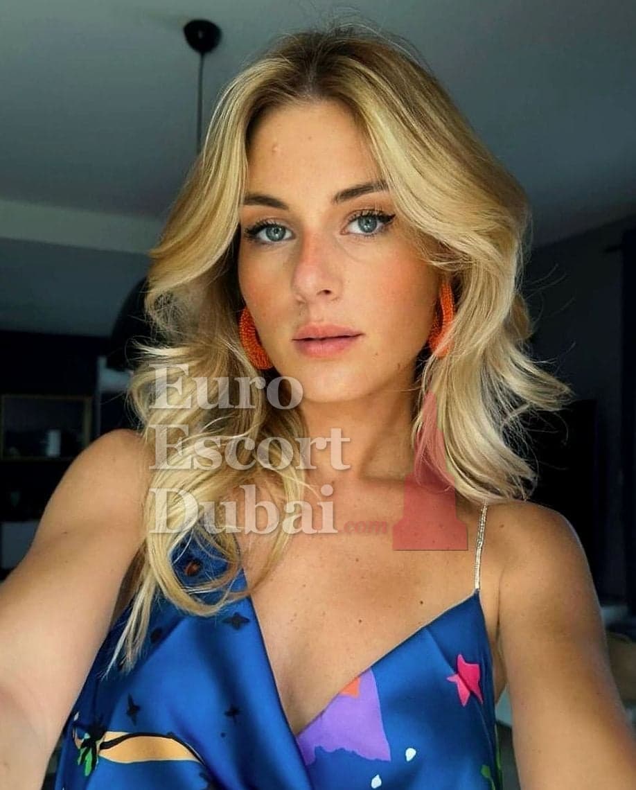 Charlotta, 21, escort in Dubai — 169 cm, blonde hair (photo 3 of 6)