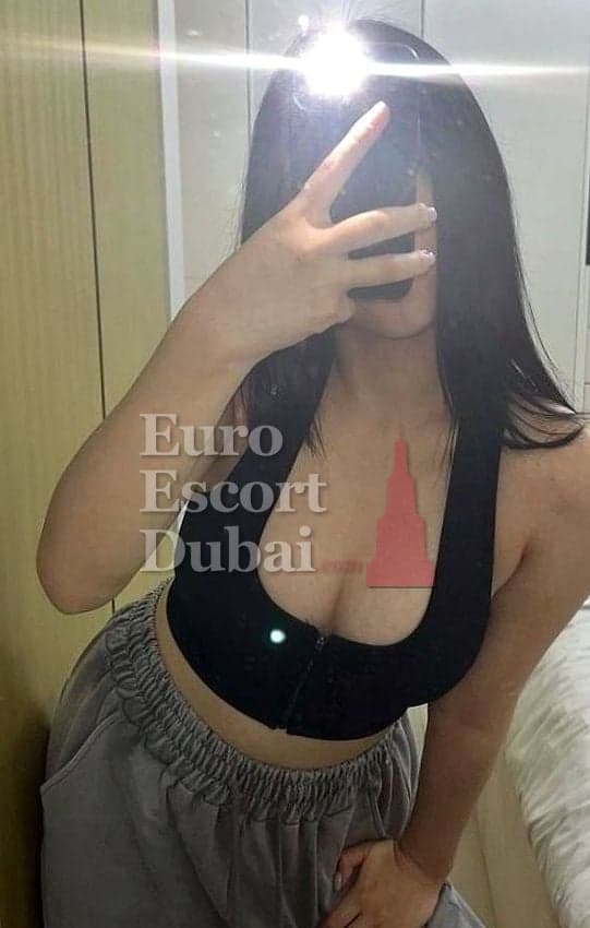 Aruzhan, 19, escort in Dubai — black hair, Kazakh (photo 1 of 13)