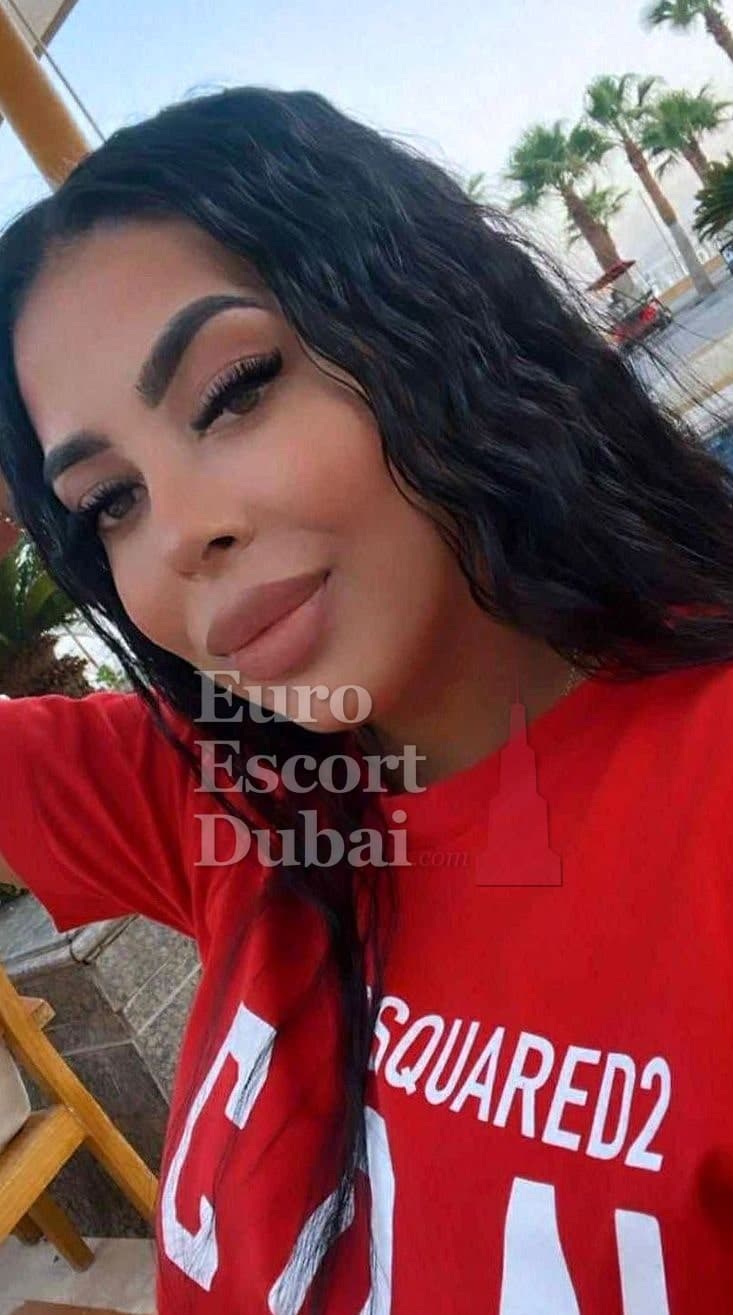Esperanza, 27, escort in Dubai — brown hair, 164 cm (photo 5 of 8)