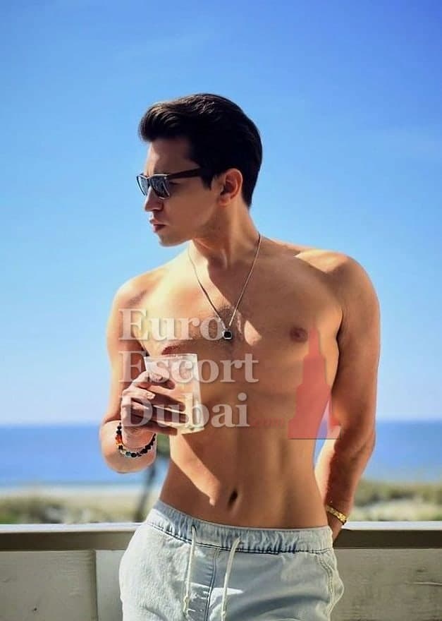 Logan, 24, escort in Al Ain — black hair, 183 cm (photo 13 of 13)