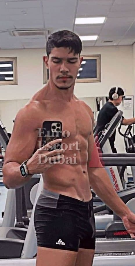 Idris, 25, escort in Dubai — 183 cm, black hair (photo 2 of 10)