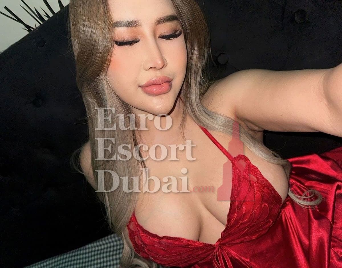 Eunji, 29, escort in Dubai — black hair, 170 cm (photo 7 of 7)