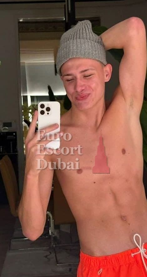 Evan, 18, escort in Dubai — brown hair, 185 cm (photo 3 of 13)