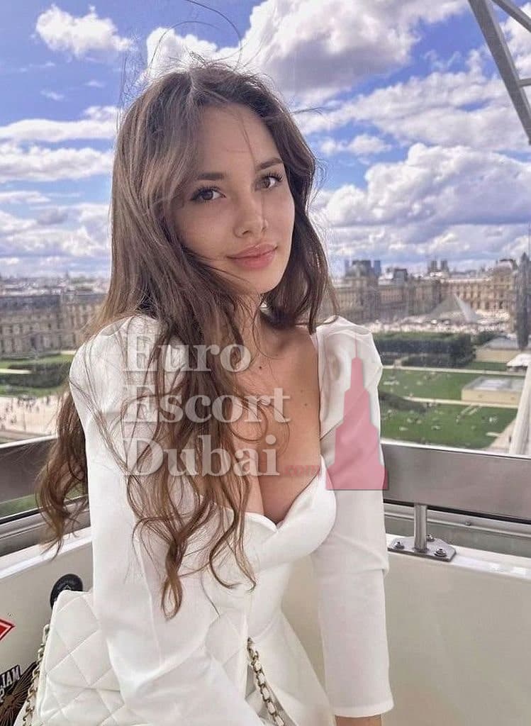 Arielle, 25, escort in Dubai — brown hair, 168 cm (photo 1 of 6)