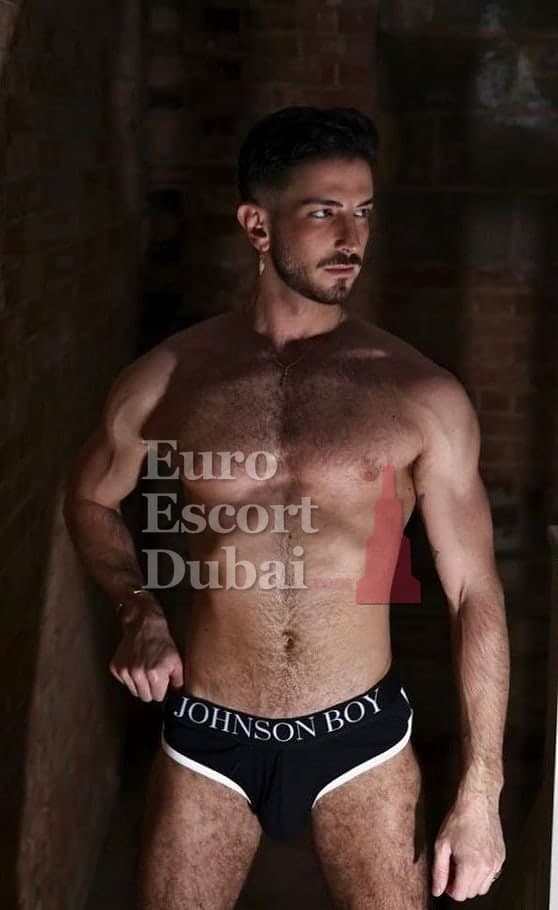 Carter, 26, escort in Dubai — 173 cm, black hair (photo 4 of 11)