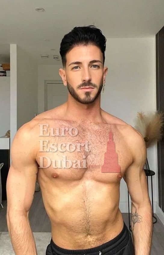 Carter, 26, escort in Dubai — black hair, 173 cm (photo 1 of 11)