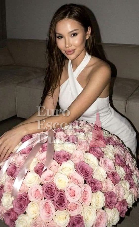 Nilufar, 22, escort in Dubai — brown hair, Kazakh (photo 1 of 13)