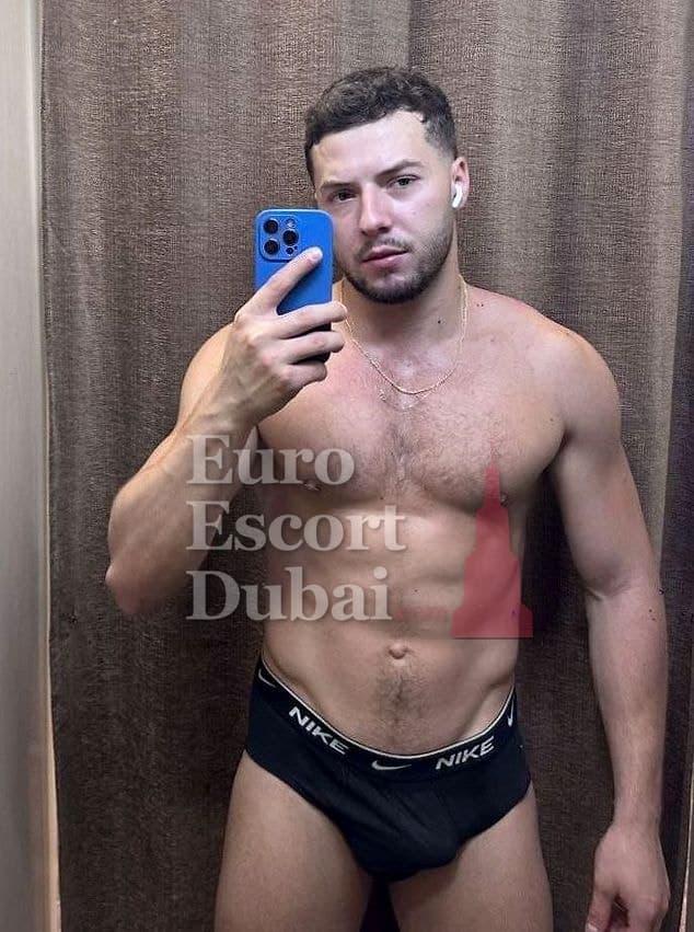 Jared, 27, escort in Dubai — black hair, 178 cm (photo 7 of 12)