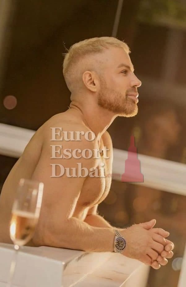 Max, 31, escort in Abu Dhabi — blonde hair, 178 cm (photo 9 of 13)