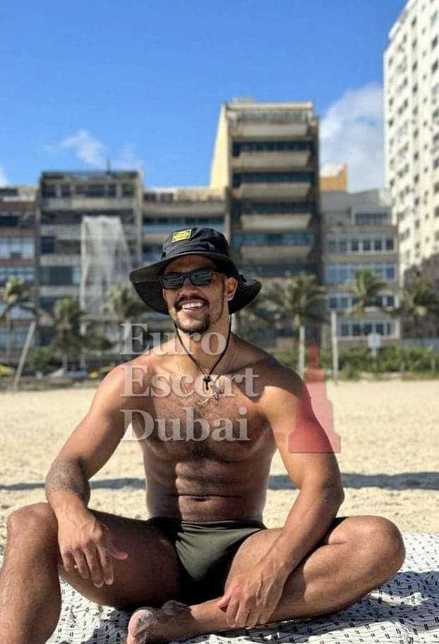 Connor, 25, escort in Dubai — blonde hair, 185 cm (photo 3 of 7)