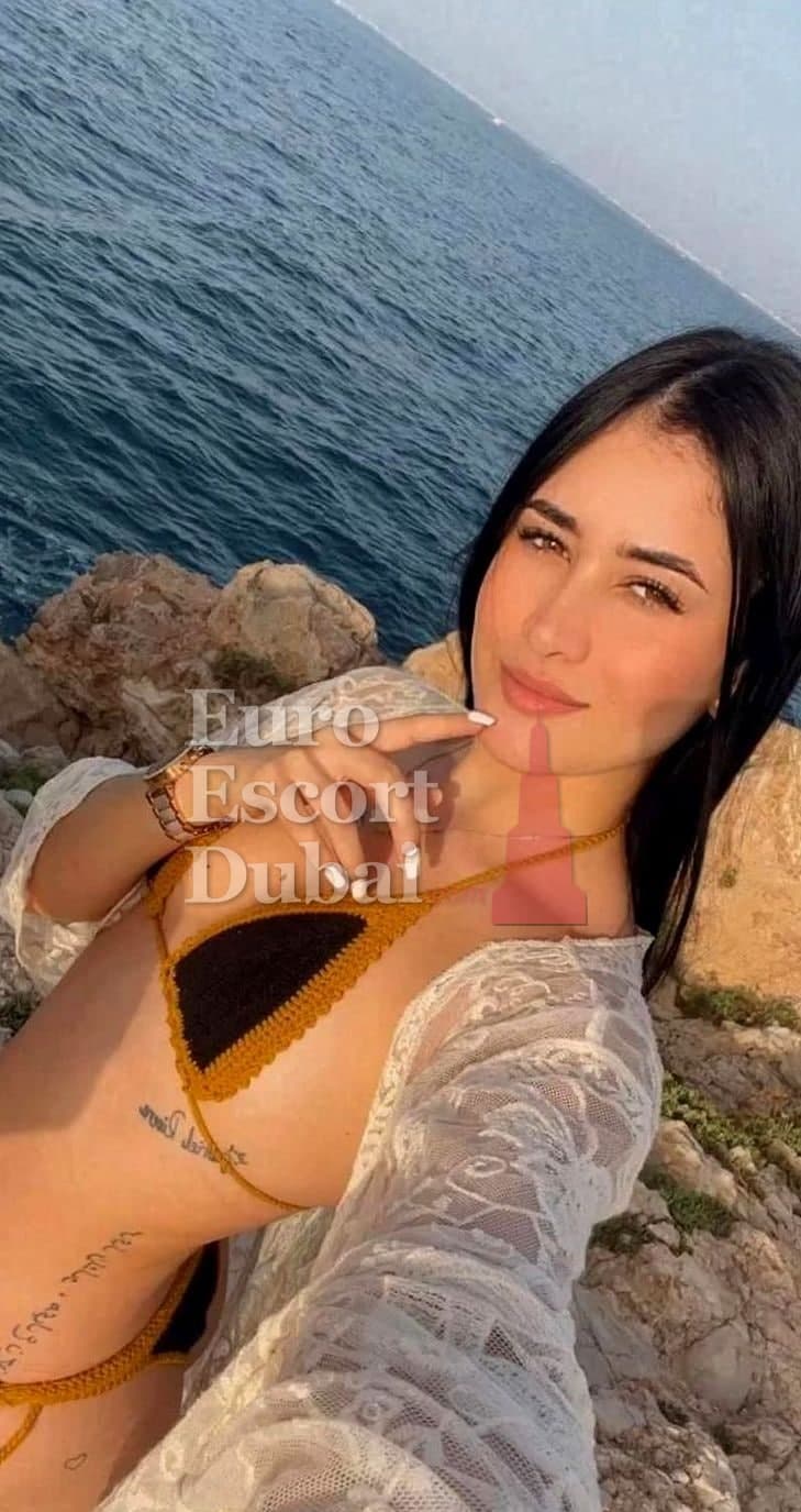 Apolline, 31, escort in Dubai — black hair, 164 cm (photo 7 of 9)