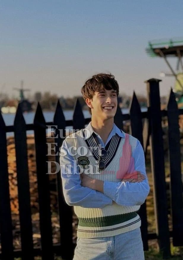Leo, 23, escort in Dubai — 180 cm, brown hair (photo 10 of 13)