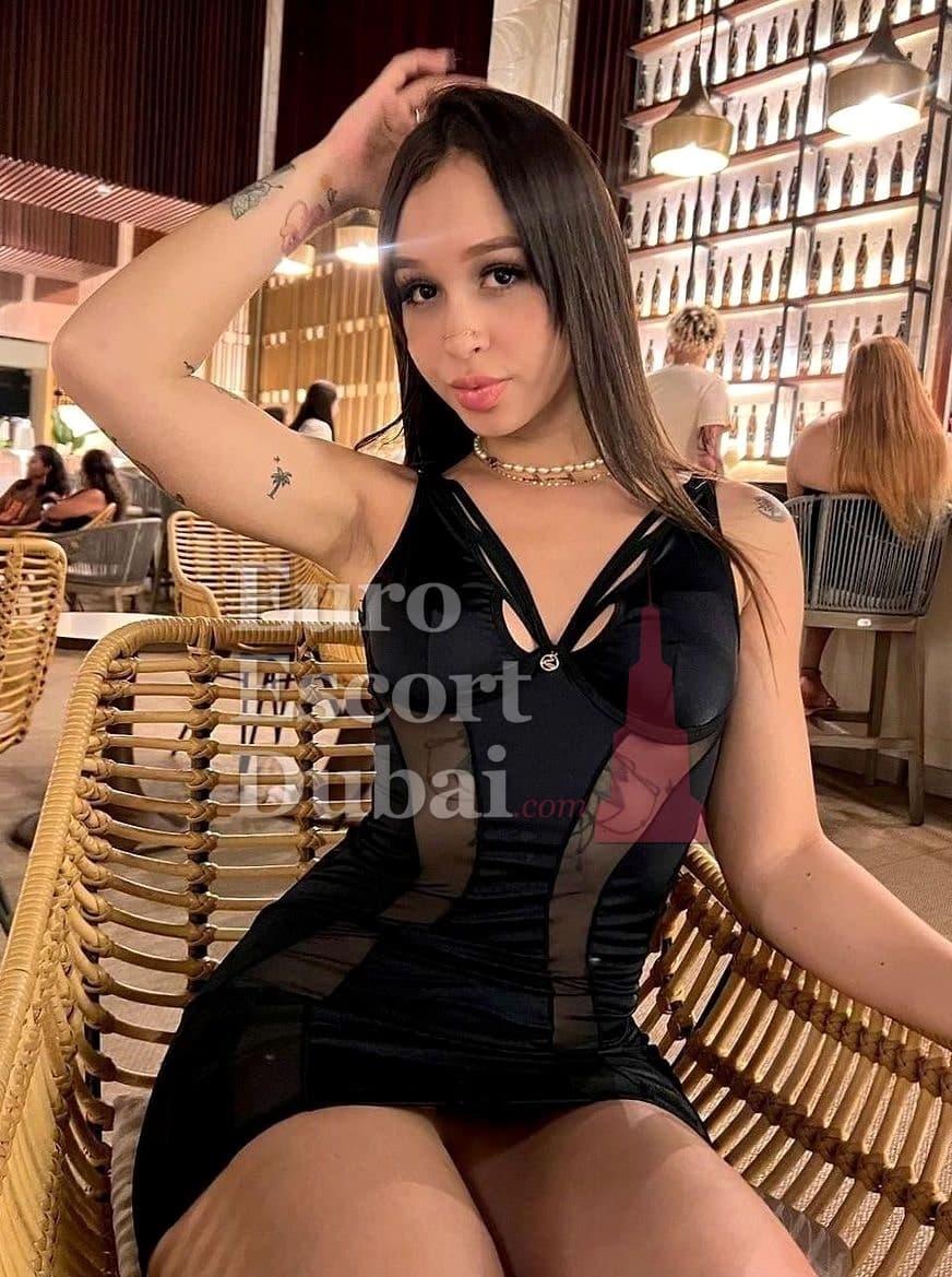 Estelle, 27, escort in Dubai — blonde hair, Swedish (photo 7 of 9)